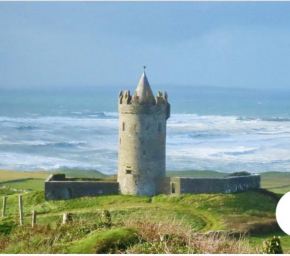 Doonagore Lodge with Spectacular elevated Seaviews